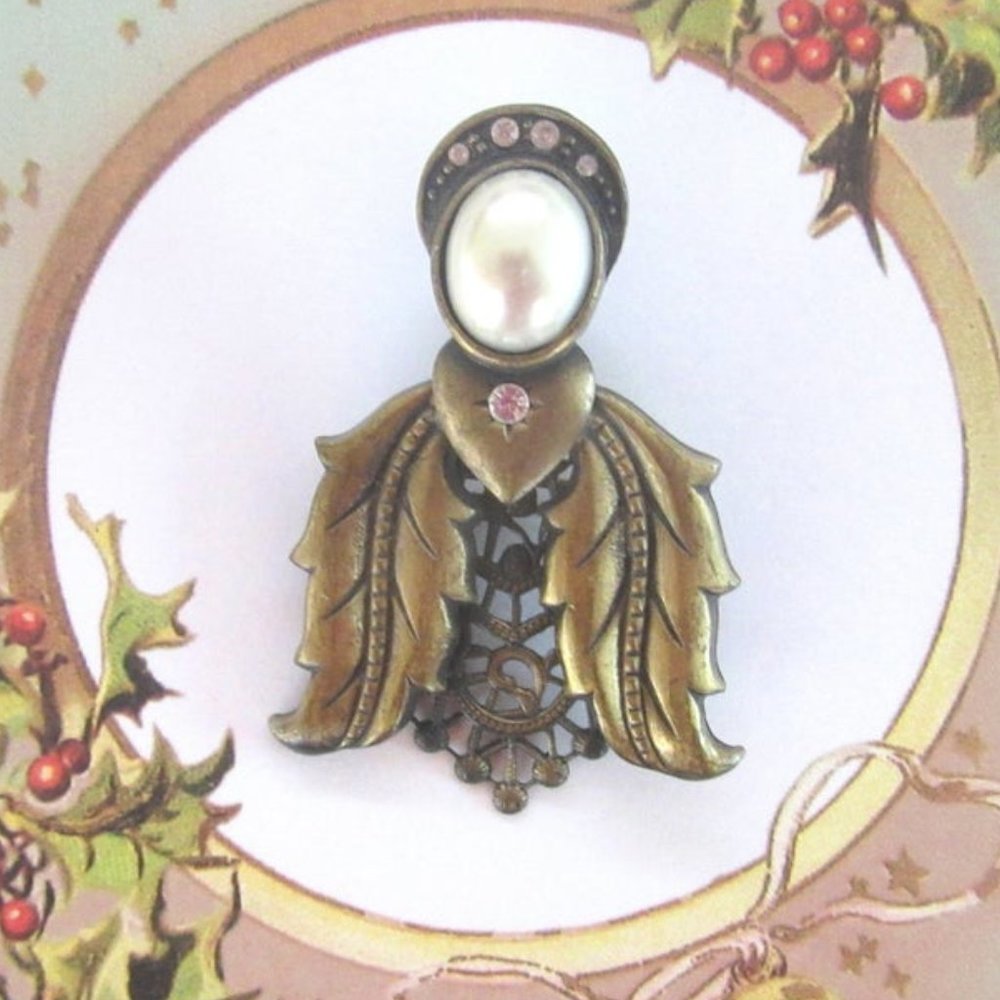 KENNETH COLE faux pearl brass filigree Christmas angel brooch rhinestone halo